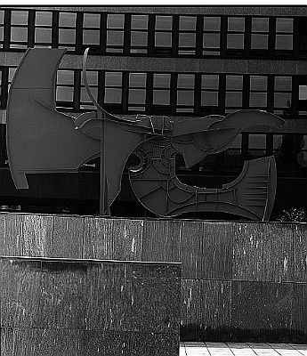 1966 - Tell - 420x530x350cm - oeffentlicher Raum - Post Bern, Viktoriastrasse 21 (1)